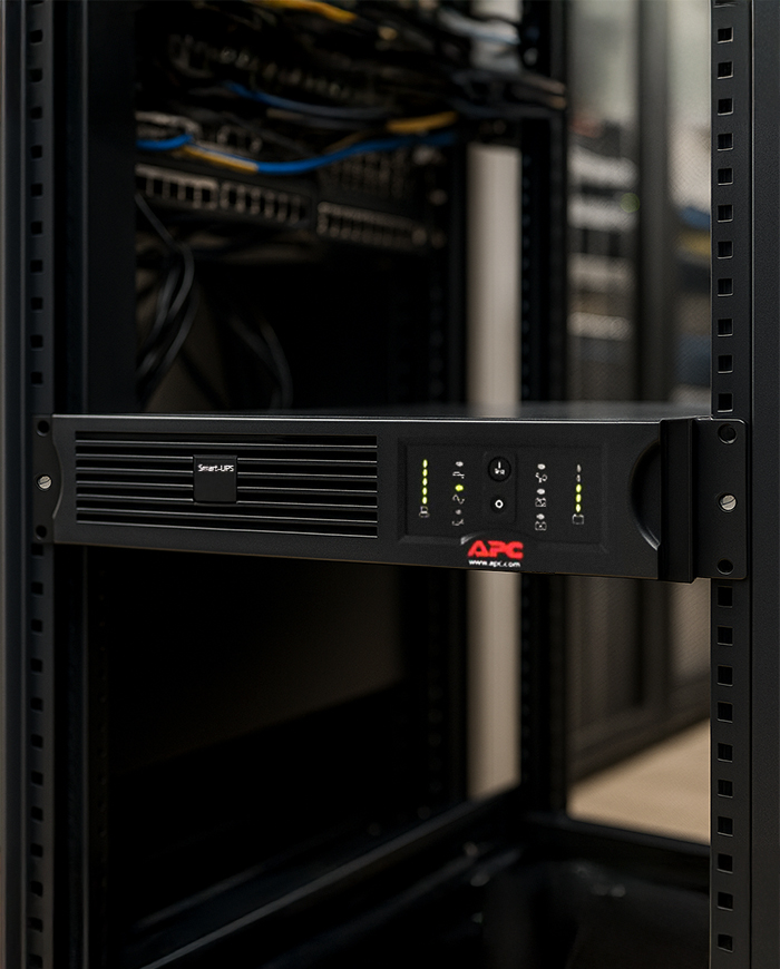APC Smart-UPS, 2200VA (SUA2200RM2U)